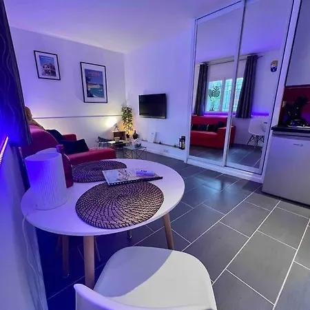 Au Petit Qg: Cosy Pour 2 Prs, 200m Des Plages Apartamento Antibes